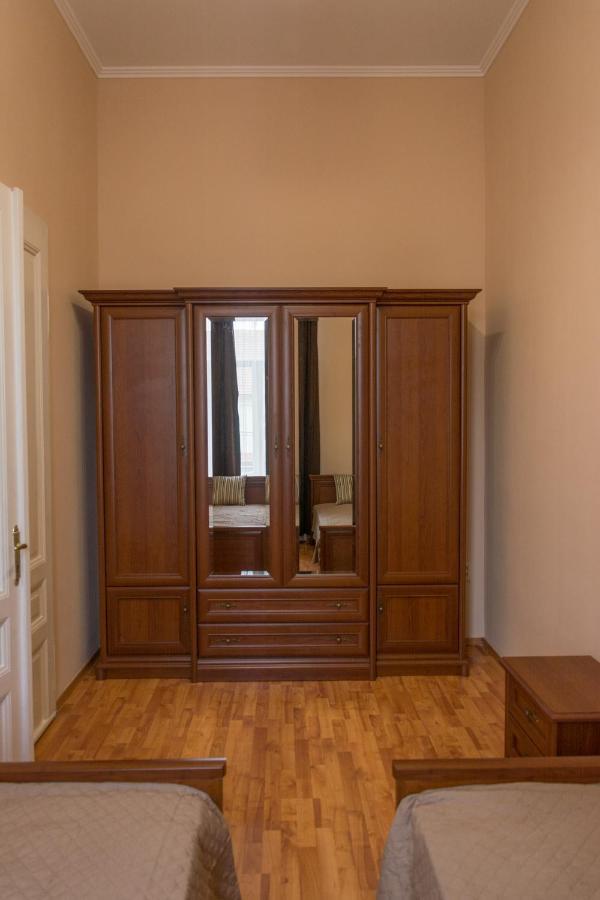 Apartment Suite Mukachevo Exterior photo