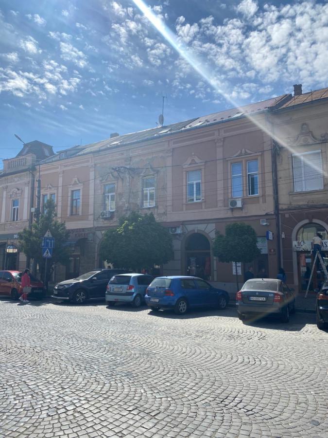 Apartment Suite Mukachevo Exterior photo